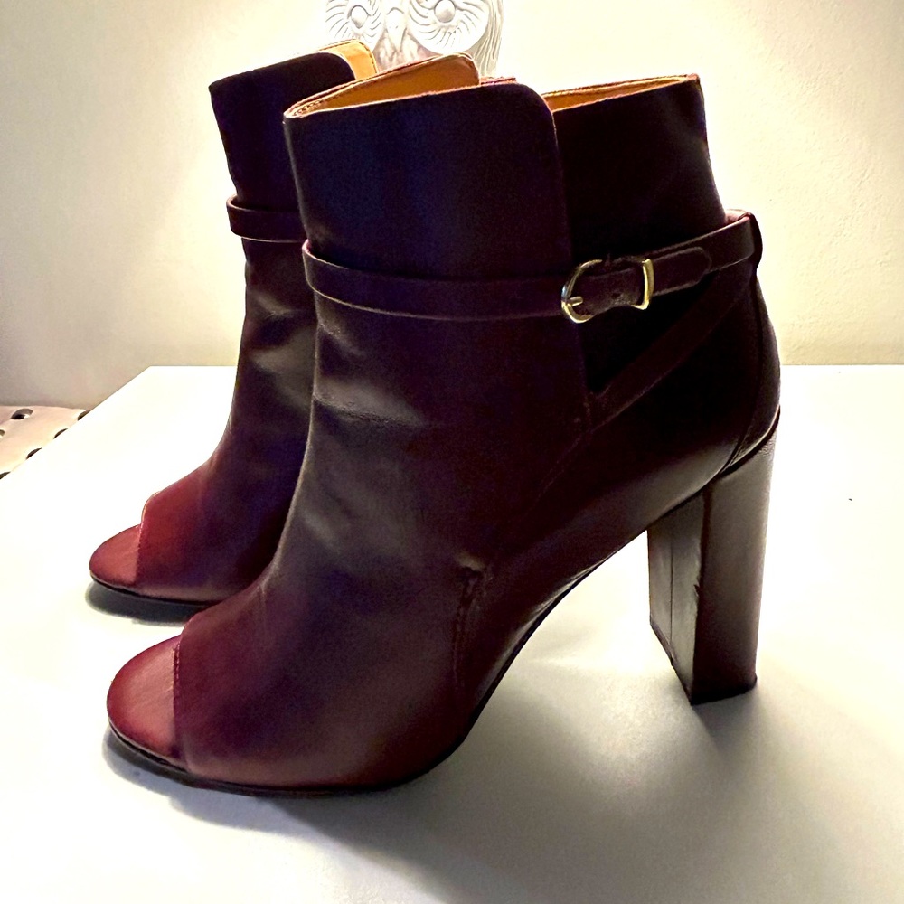BR peep toe ankle boot